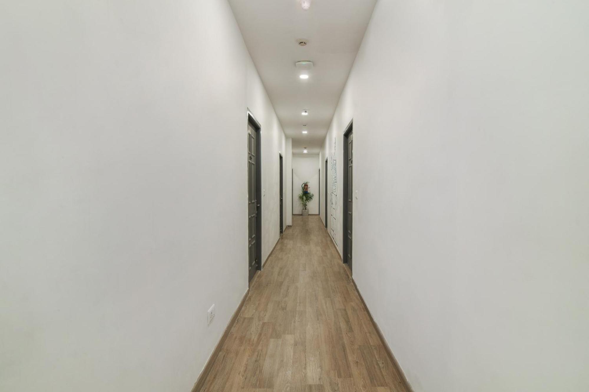 Super Townhouse Xotel Chennai Exteriör bild