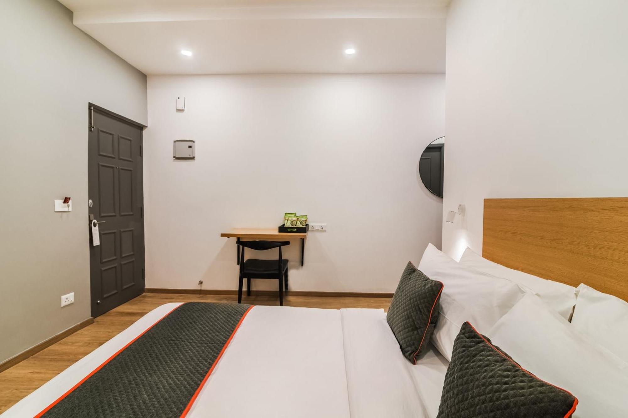 Super Townhouse Xotel Chennai Exteriör bild