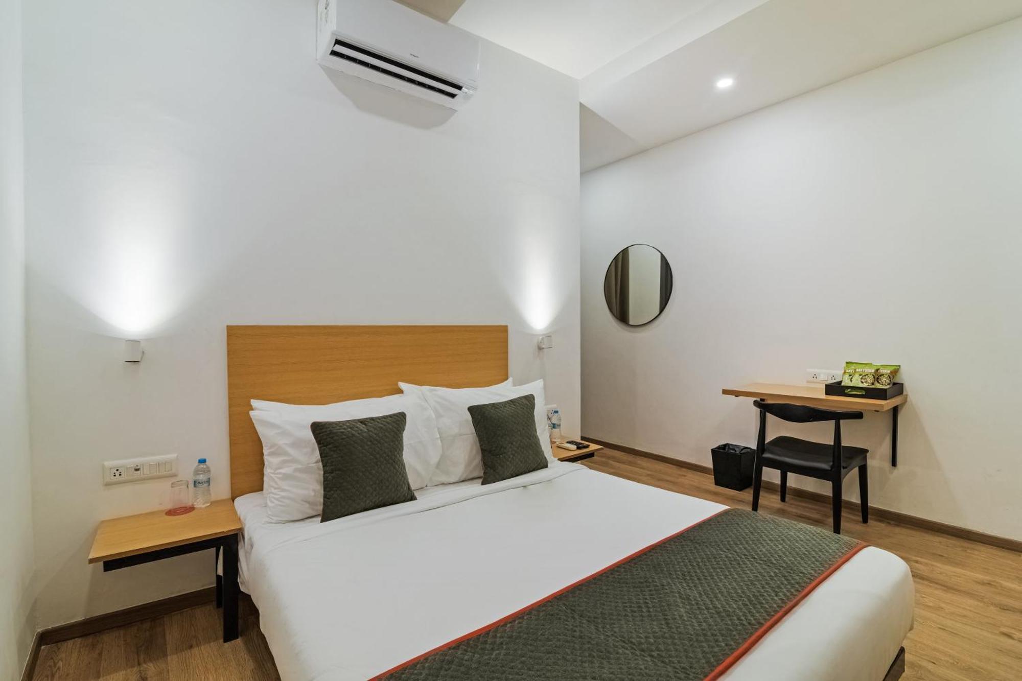 Super Townhouse Xotel Chennai Exteriör bild