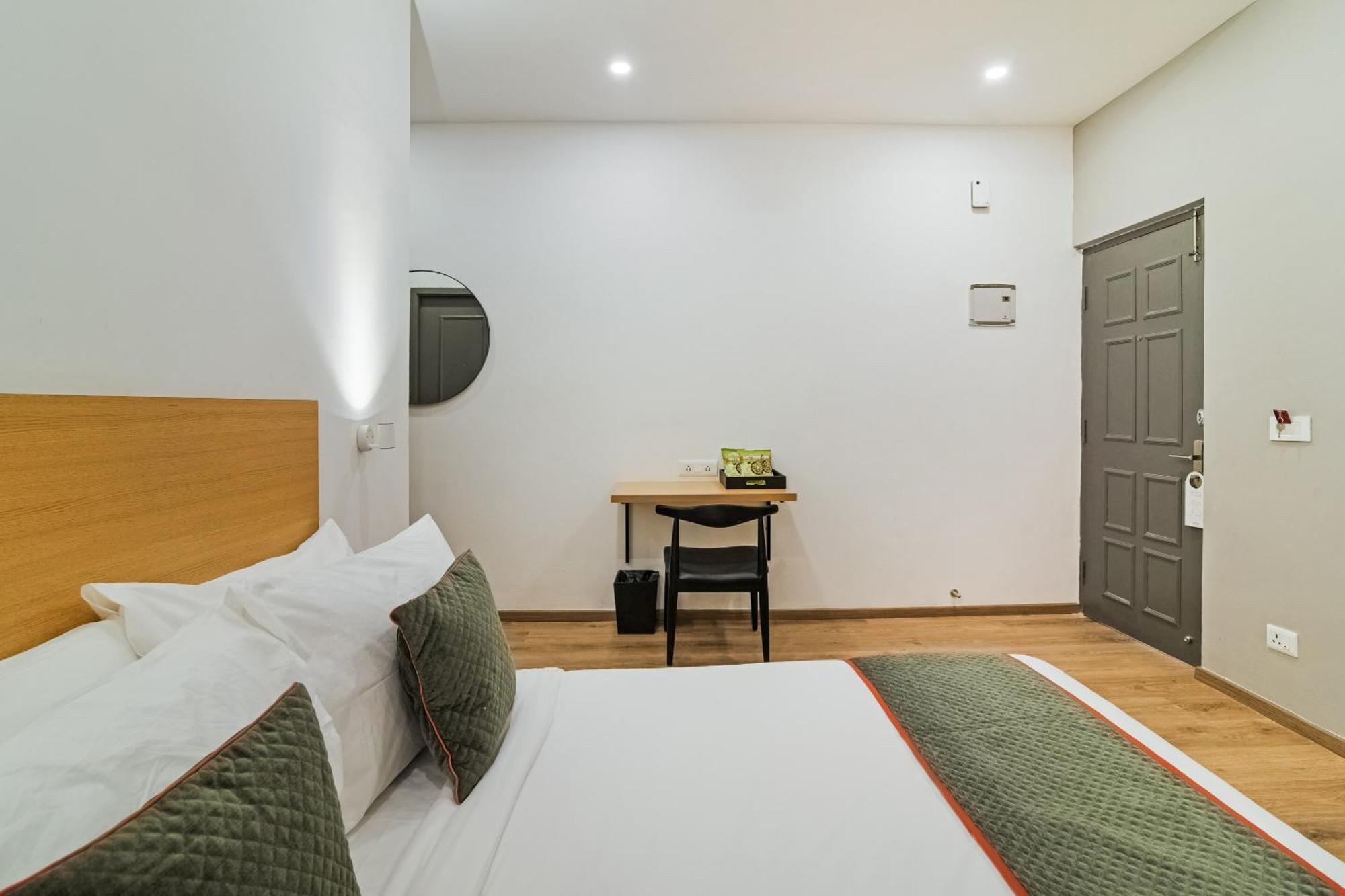 Super Townhouse Xotel Chennai Exteriör bild