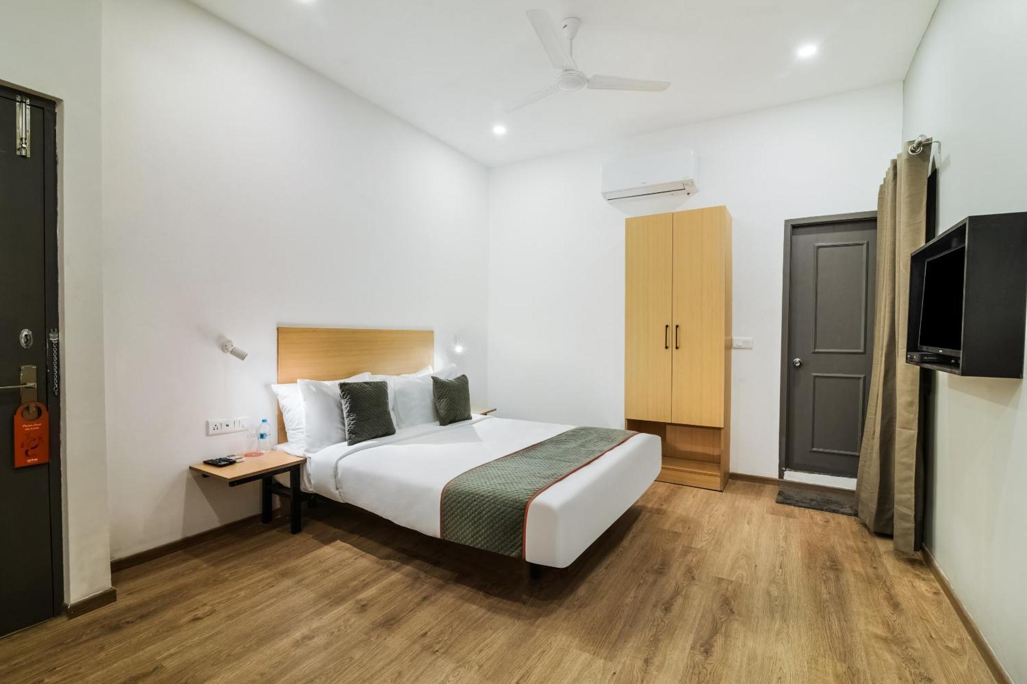 Super Townhouse Xotel Chennai Exteriör bild