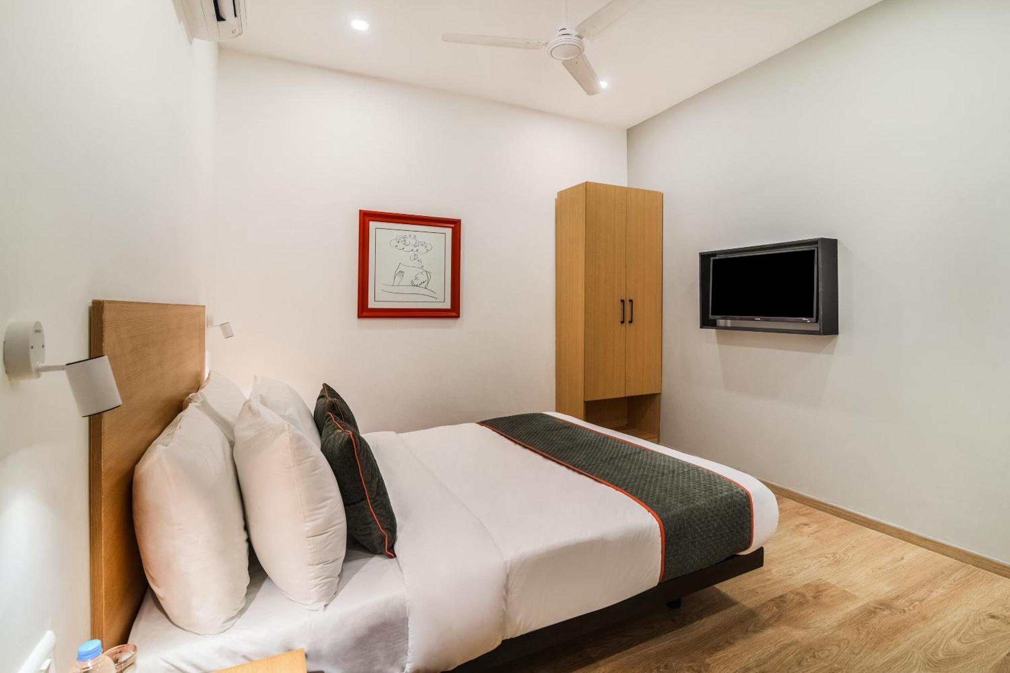 Super Townhouse Xotel Chennai Exteriör bild